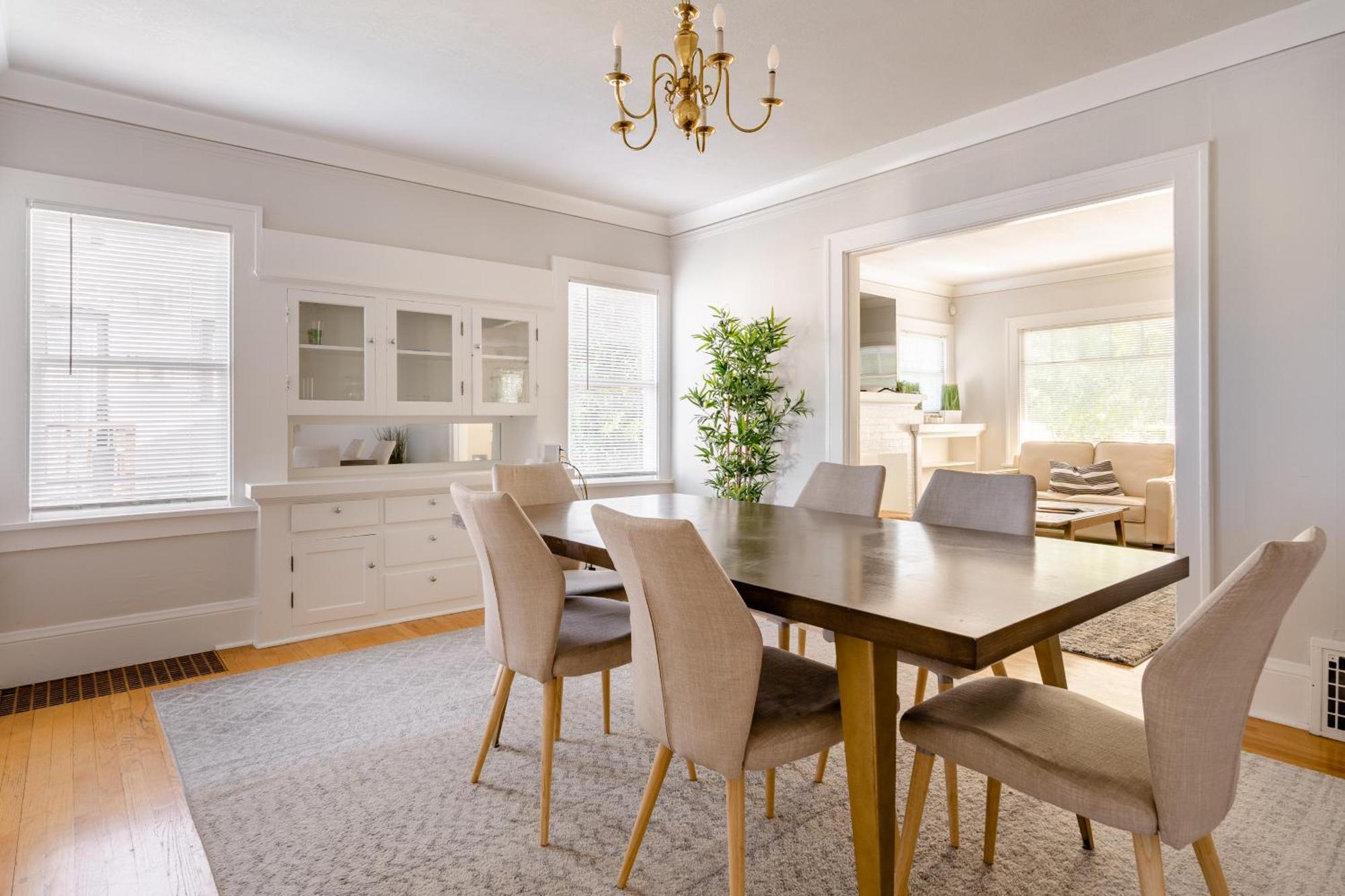 Holiday home Collection- Trendy 4br 2ba In Alberta Arts District! *