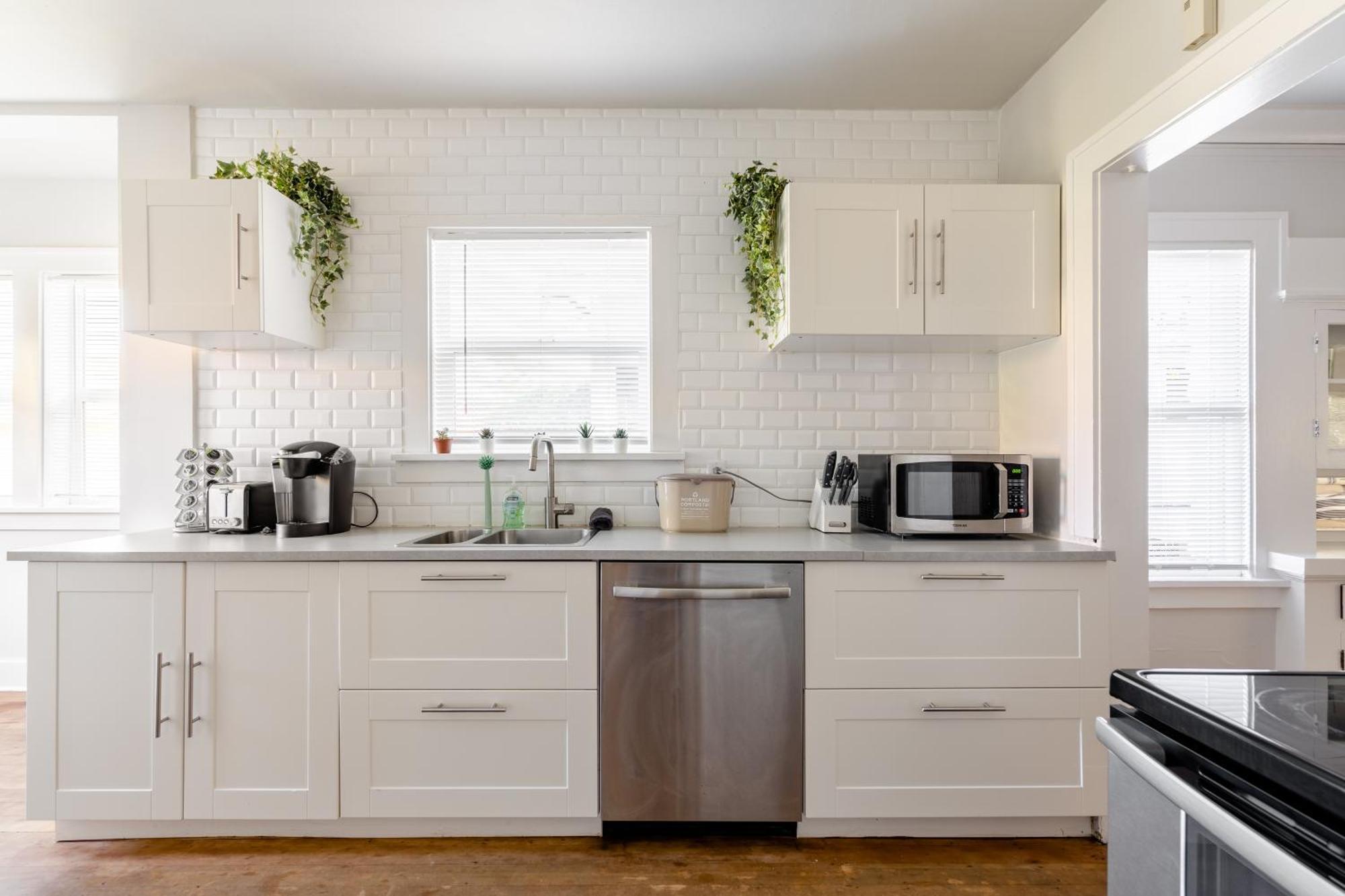 Collection- Trendy 4br 2ba In Alberta Arts District! *