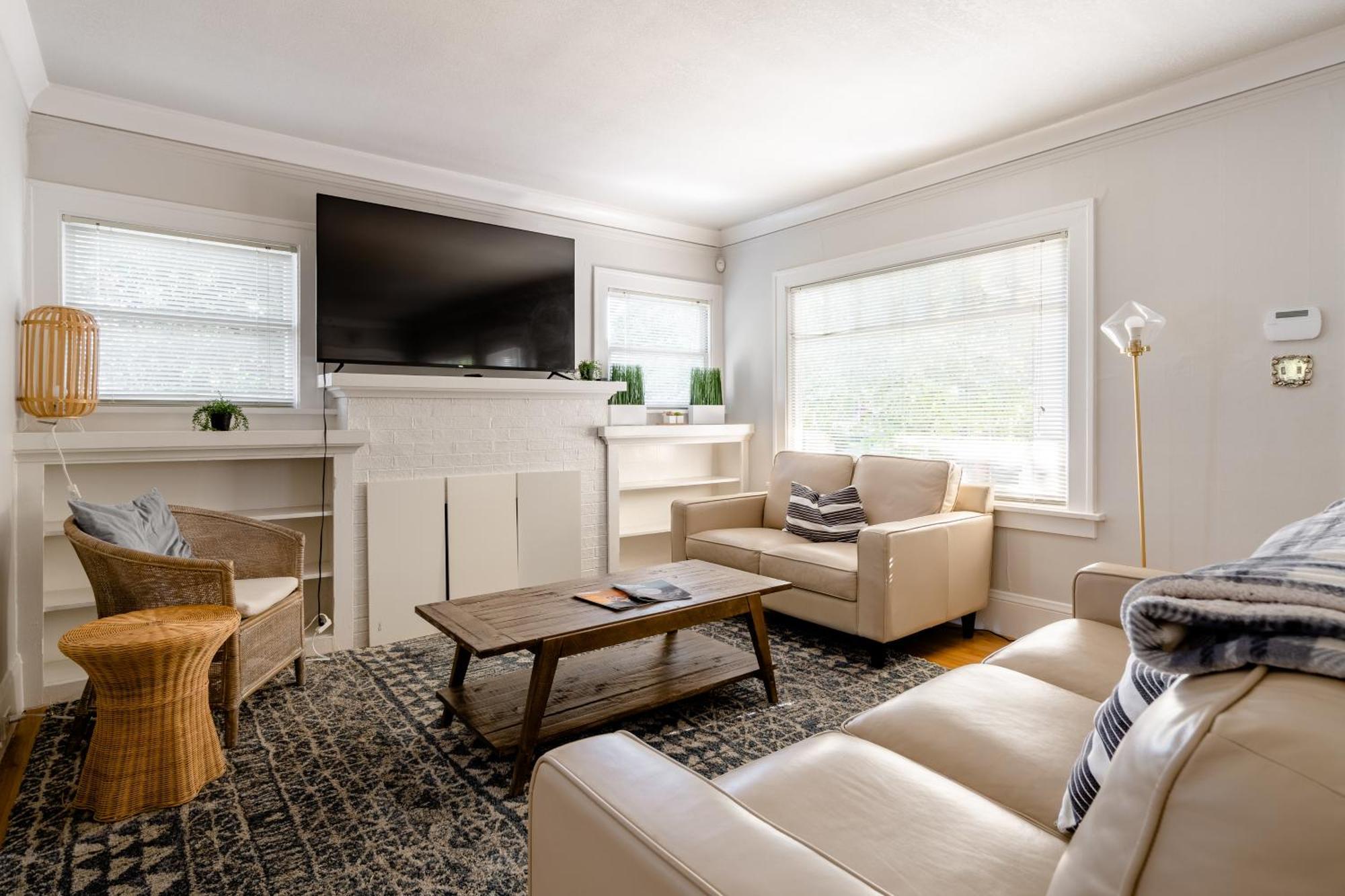 Collection- Trendy 4br 2ba In Alberta Arts District! Portland