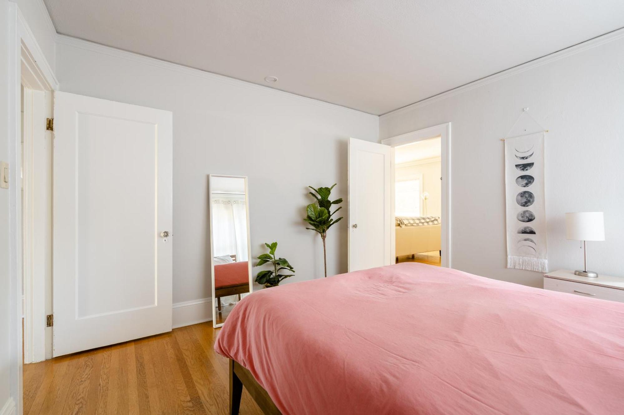 Collection- Trendy 4br 2ba In Alberta Arts District! Holiday home