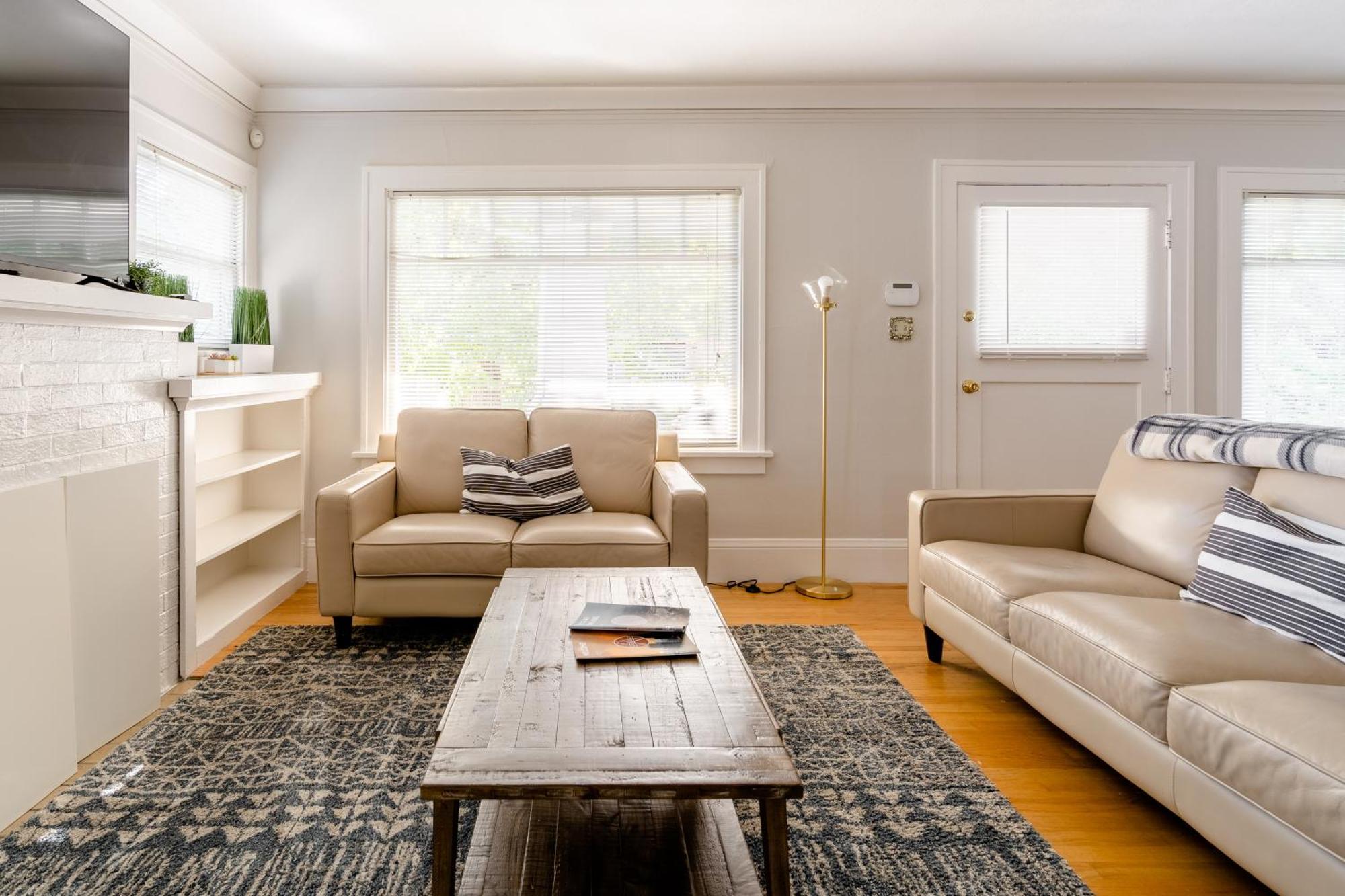 Holiday home Collection- Trendy 4br 2ba In Alberta Arts District! *