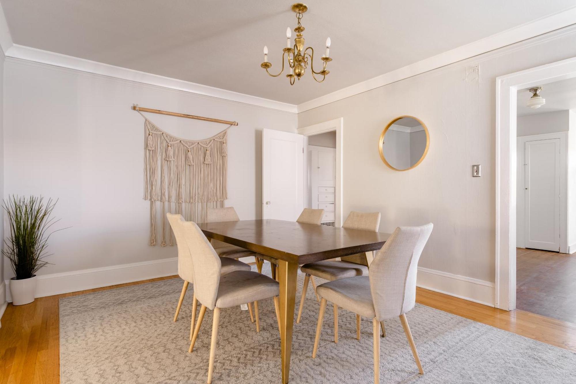 Holiday home Collection- Trendy 4br 2ba In Alberta Arts District!