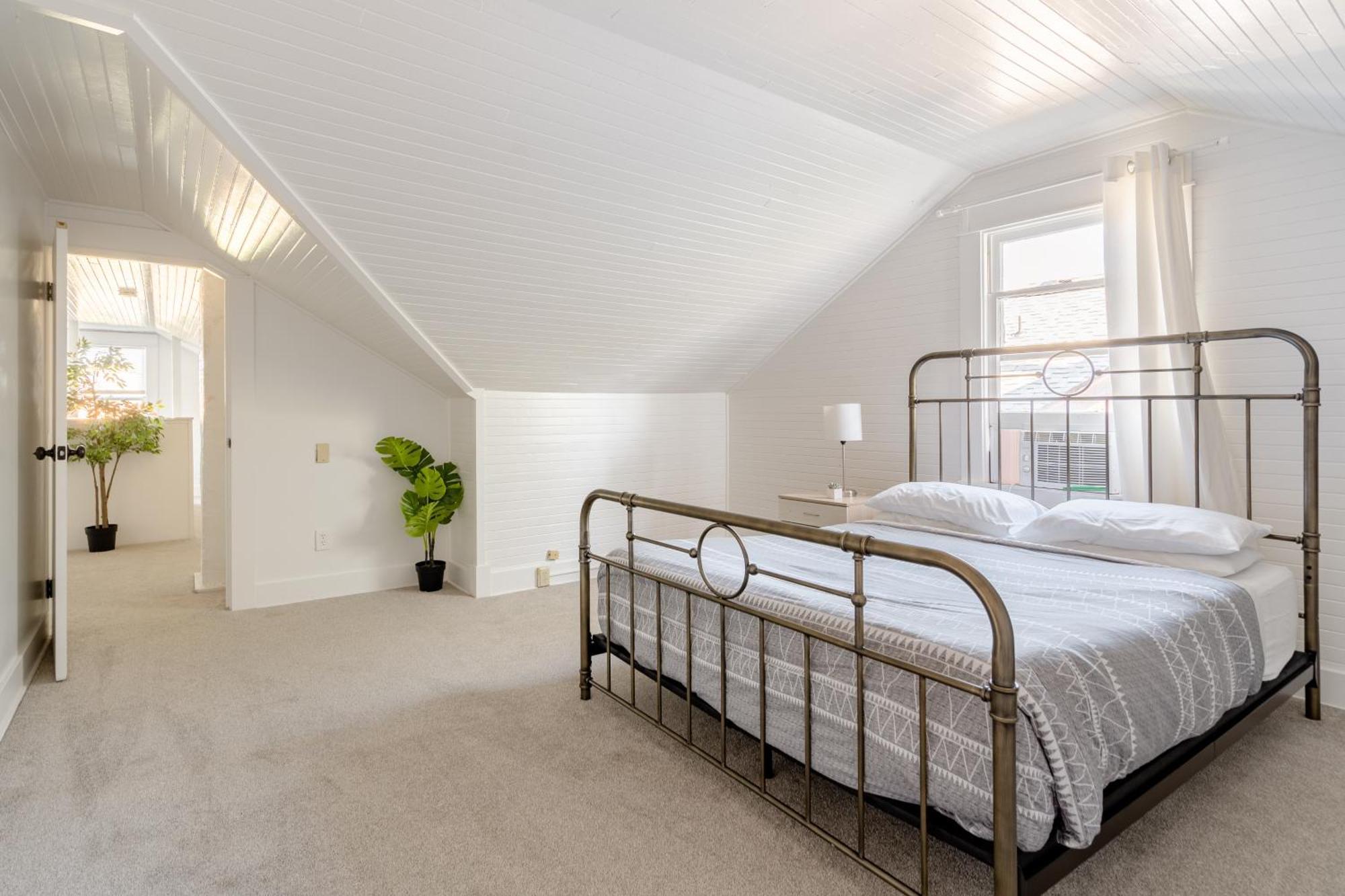 Collection- Trendy 4br 2ba In Alberta Arts District! Holiday home *